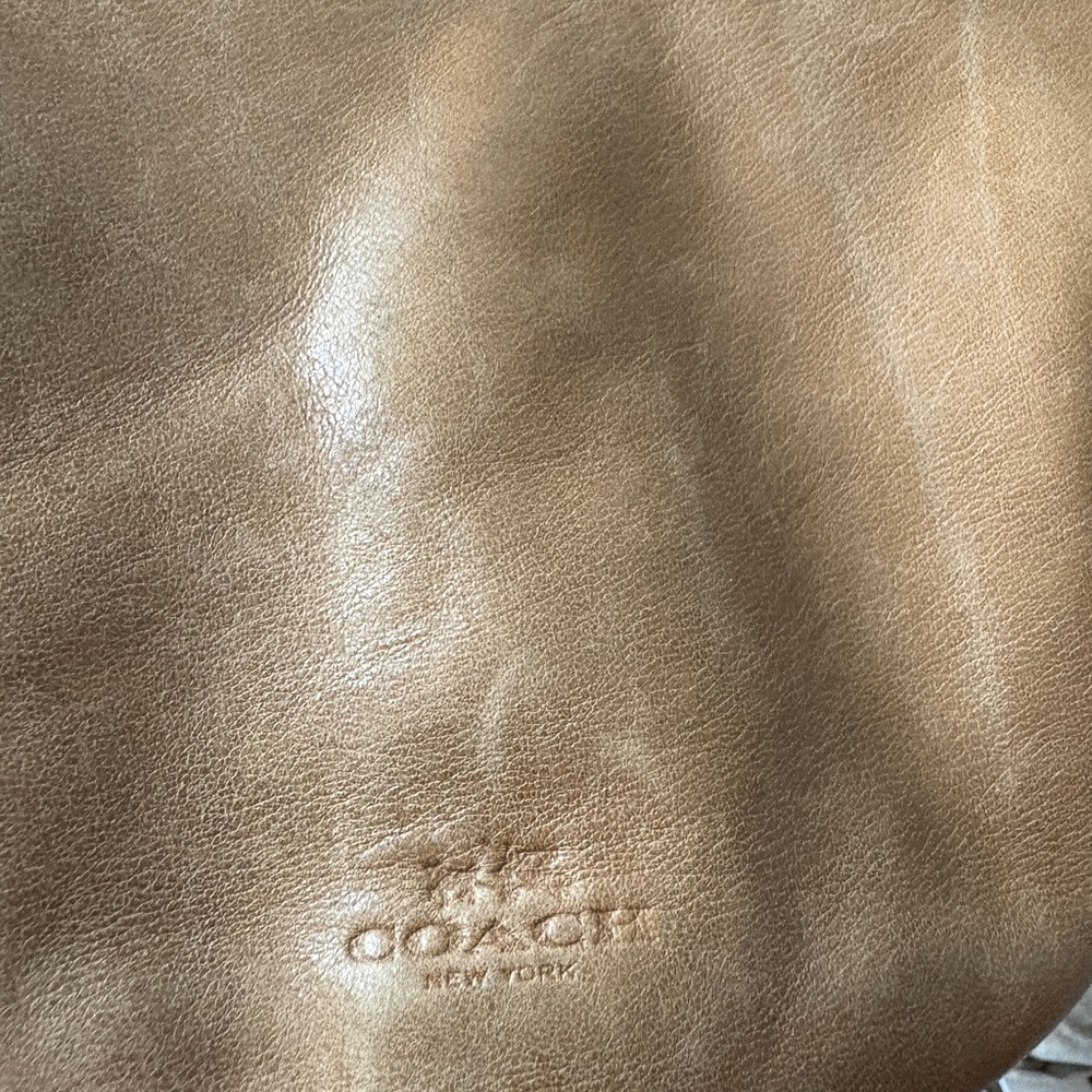 Coach Tan Crossbody Bag with Classic Design - Picture 5 of 13